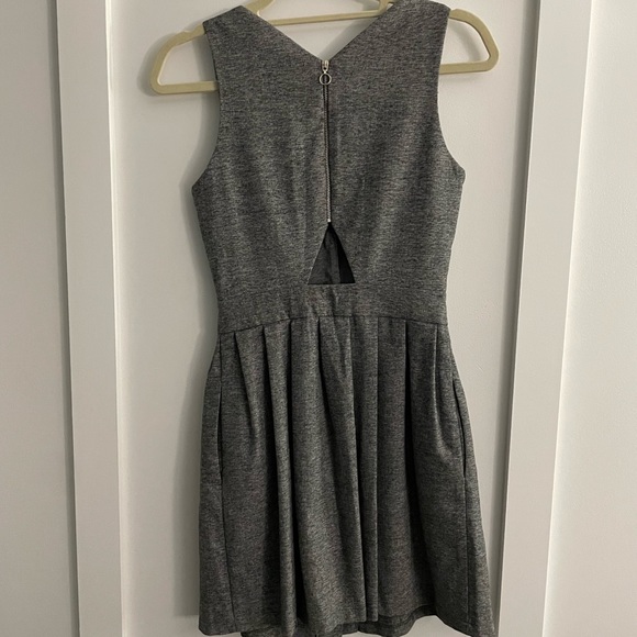 ❌ SOLD ❌ Zara button down grey dress peekaboo back - Picture 3 of 3
